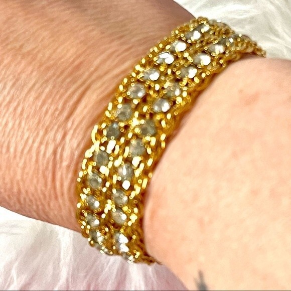 Avon Vintage Women’s Gold/Rhinestones Earrings & Bracelet Combo - Picture 5 of 7